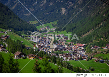 Famous village of Soelden in Austria - a popular winter sports area Famous village of Soelden in Austria - a popular winter sports area 91521194