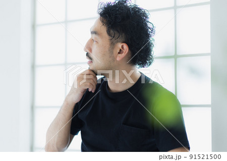 ヒゲの男性 91521500