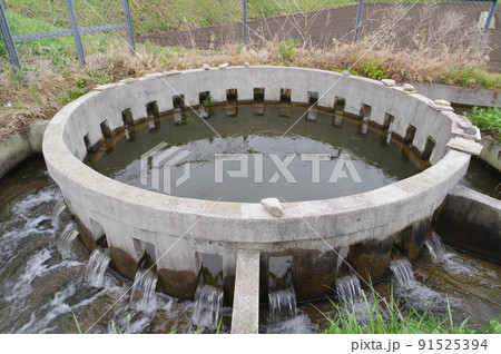 長野県の灌漑施設 西天竜幹線水路 円筒分水群「御子柴31号」 特徴的な灌漑施設 長野県の灌漑施設 西天竜幹線水路 円筒分水群「御子柴31号」 特徴的な灌漑施設 91525394
