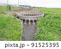 長野県の灌漑施設　西天竜幹線水路　円筒分水群「御子柴31号」　特徴的な灌漑施設 91525395