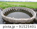 長野県の灌漑施設　西天竜幹線水路　円筒分水群「御子柴31号」　特徴的な灌漑施設 91525401