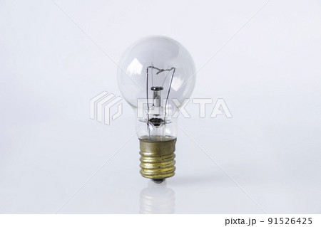 白い背景に白熱電灯 白い背景に白熱電灯 91526425