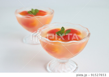 ミニトマトの寒天ゼリー リンゴジュース入り 手作り ミニトマトの寒天ゼリー リンゴジュース入り 手作り 91527653