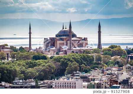 ISTANBUL, TURKEY - OCTOBER 12 ,2021 91527908