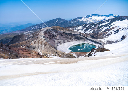 春の蔵王　お釜　雪（宮城県） 91528591