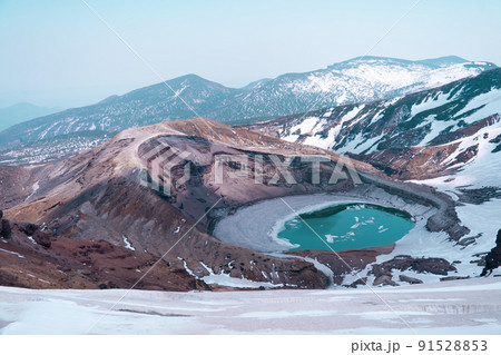 春の蔵王 お釜 雪(宮城県) 春の蔵王 お釜 雪(宮城県) 91528853