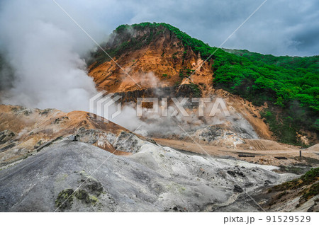 北海道 登別温泉 地獄谷 もうもうと上がる水蒸気 北海道 登別温泉 地獄谷 もうもうと上がる水蒸気 91529529