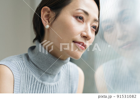 ミドル女性のポートレート 91531082
