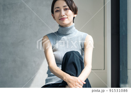 ミドル女性のポートレート 91531086