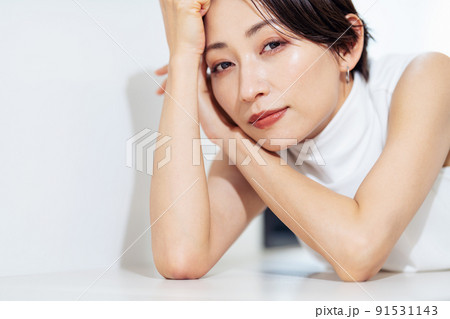 ミドル女性のポートレート 91531143
