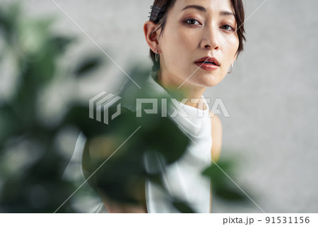 ミドル女性のポートレート 91531156