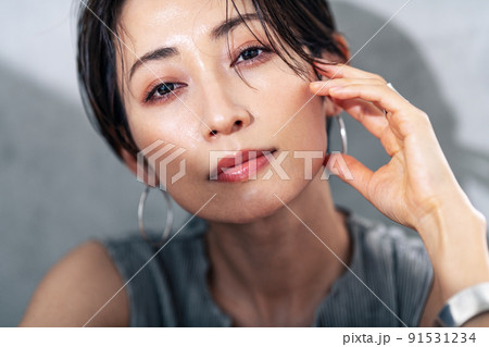 ミドル女性のポートレート 91531234