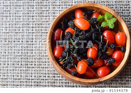 グミと桑の実 91534379