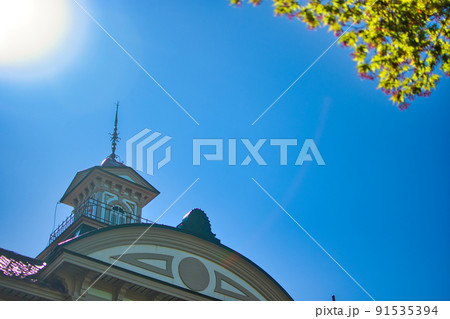 建物と太陽 91535394