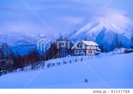 《北海道》冬の美瑛・日没の雪景色 《北海道》冬の美瑛・日没の雪景色 91537788
