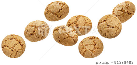Falling italian amaretti, almond cookies isolated 91538485