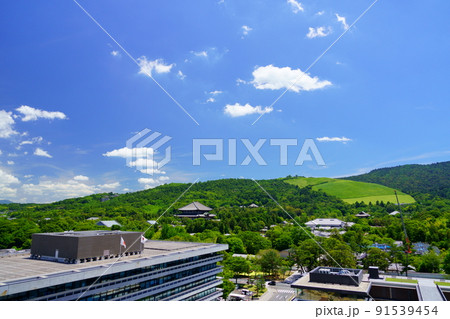 梅雨明けの爽やかな若草山 梅雨明けの爽やかな若草山 91539454