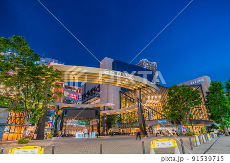 日本の東京都市景観 猛暑日が7日連続の東京都心…池袋駅前のグローバルリングなどを望む＝7月1日 91539715