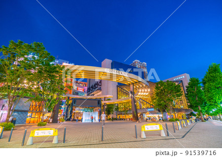 日本の東京都市景観 猛暑日が7日連続の東京都心…池袋駅前のグローバルリングなどを望む＝7月1日 91539716
