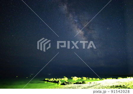星空保護区　石垣島白保海岸の満天の星空 91542028
