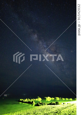 星空保護区 石垣島白保海岸の満天の星空 星空保護区 石垣島白保海岸の満天の星空 91542032