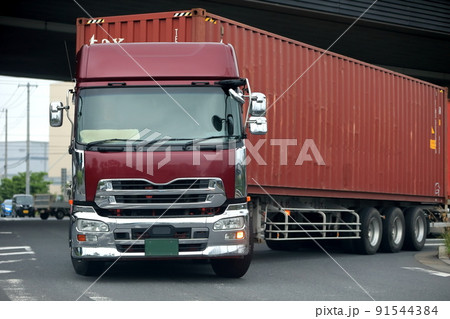 左折中のトレーラー（コンテナ型）　イメージ 91544384