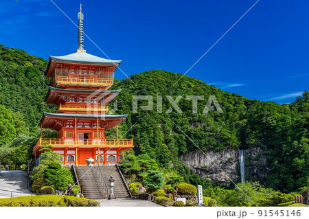 那智 青岸渡寺 三重塔と那智の滝 那智 青岸渡寺 三重塔と那智の滝 91545146