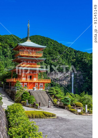 那智　青岸渡寺　三重塔と那智の滝 91545149