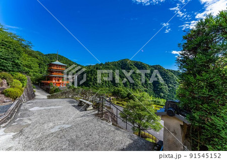 那智　青岸渡寺　三重塔と那智の滝 91545152