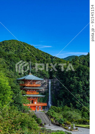 那智　青岸渡寺　三重塔と那智の滝 91545154