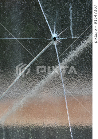 割れた窓ガラス 91547307