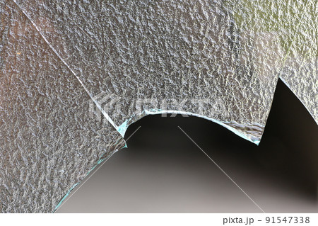 割れた窓ガラス 91547338
