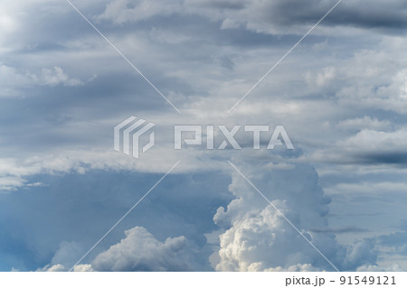 台風接近時の神秘的な雲と空 台風接近時の神秘的な雲と空 91549121