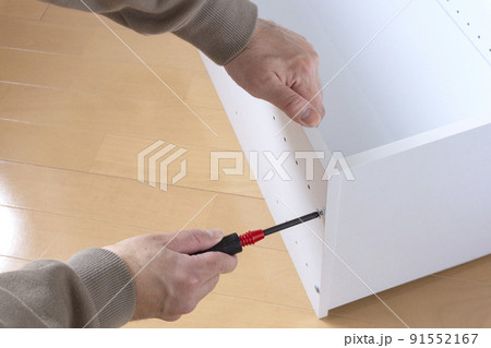 DIY　棚を組み立てる 91552167