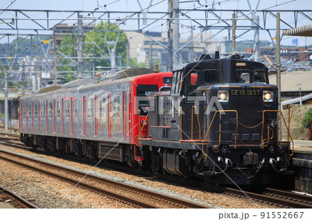 配給列車(JR九州 DE10形ディーゼル機関車+103系1500番台) 配給列車(JR九州 DE10形ディーゼル機関車+103系1500番台) 91552667