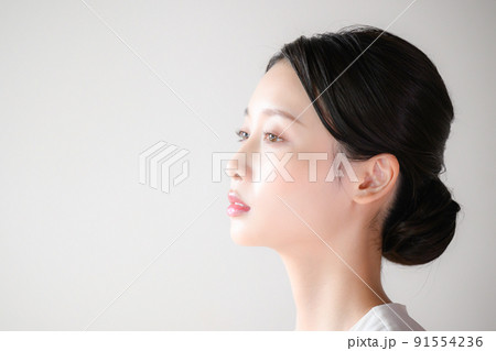美しい日本人女性の横顔の写真素材 [91554236] - PIXTA