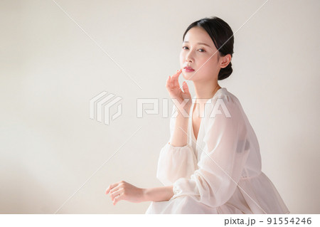 悩ましい女性 91554246