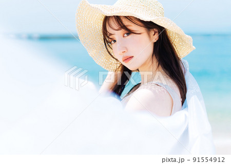 夏の女性ポートレート 91554912