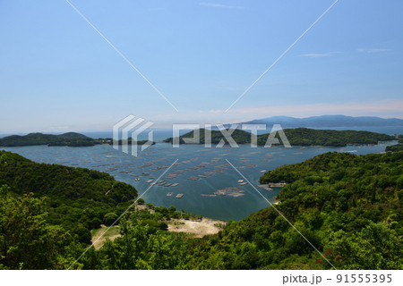 瀬戸内海の牡蠣いかだ（岡山県瀬戸内市邑久町） 91555395