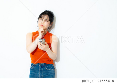 夏の女性　スマホ 91555610