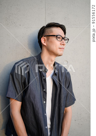 カジュアル男性 ポートレート 夏服 カジュアル男性 ポートレート 夏服 91556172