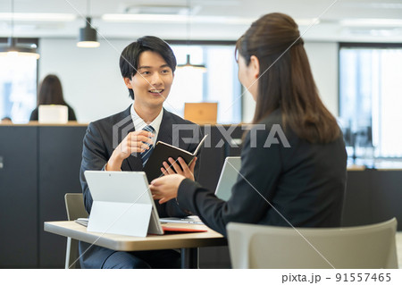 女性社員 男性社員 ビジネス、ビジネスイメージ、ビジネスシーン、会社、会社員、仕事 女性社員 男性社員 ビジネス、ビジネスイメージ、ビジネスシーン、会社、会社員、仕事 91557465