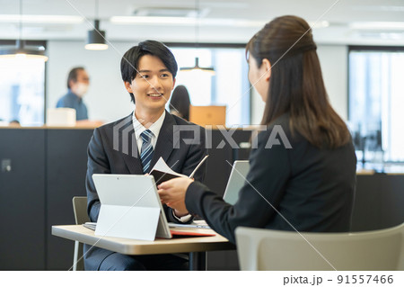 女性社員 男性社員 ビジネス、ビジネスイメージ、ビジネスシーン、会社、会社員、仕事 女性社員 男性社員 ビジネス、ビジネスイメージ、ビジネスシーン、会社、会社員、仕事 91557466