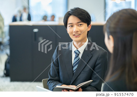 女性社員　男性社員　ビジネス、ビジネスイメージ、ビジネスシーン、会社、会社員、仕事 91557470