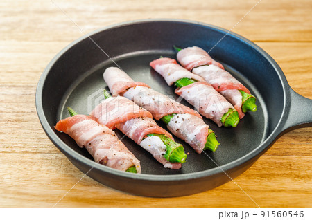 オクラの豚肉巻き 焼く前 オクラの豚肉巻き 焼く前 91560546