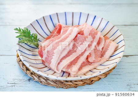 カナダ産　豚バラ焼き肉用薄切り肉 91560634