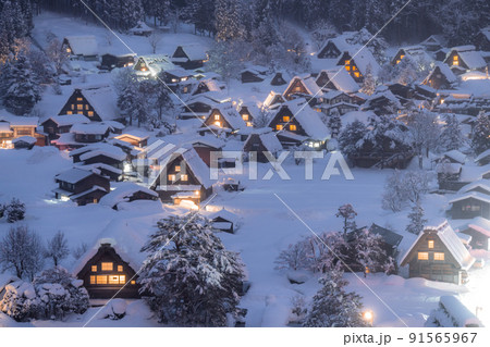 《岐阜県》積雪の白川郷・冬の合掌造り集落 《岐阜県》積雪の白川郷・冬の合掌造り集落 91565967