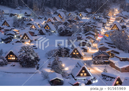 《岐阜県》積雪の白川郷・冬の合掌造り集落 《岐阜県》積雪の白川郷・冬の合掌造り集落 91565969