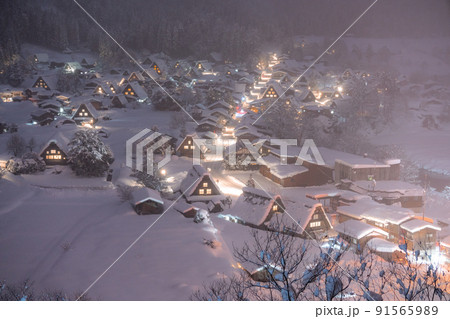 《岐阜県》積雪の白川郷・冬の合掌造り集落 《岐阜県》積雪の白川郷・冬の合掌造り集落 91565989