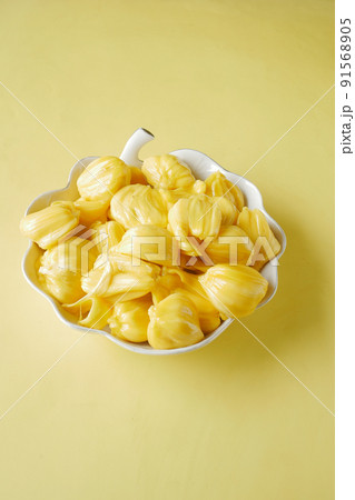 top view of slice of jackfruits in a bowl on table. top view of slice of jackfruits in a bowl on table. 91568905